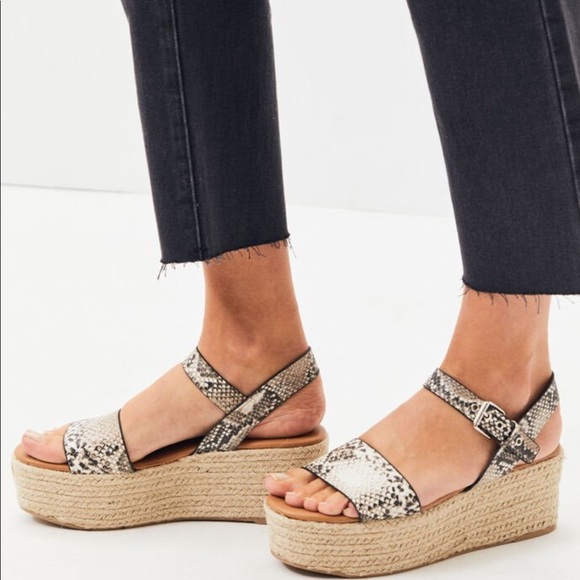 Snakeskin Platform Sandal - Picture 4 of 4